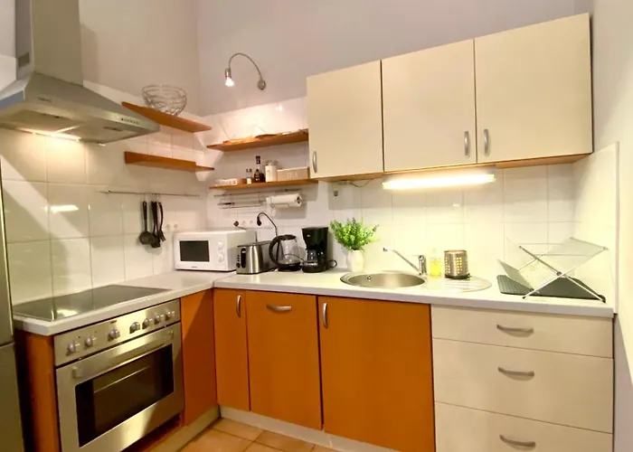 Free Parking + 4Bdr + 3Baths! + 5* Location