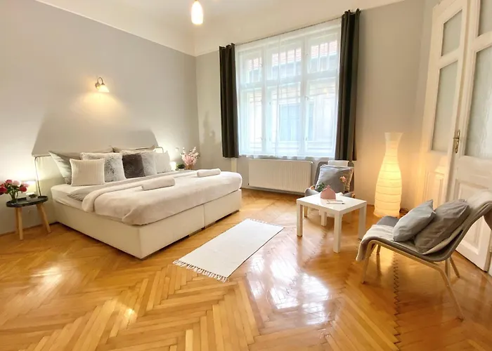 Free Parking + 4Bdr + 3Baths! + 5* Location