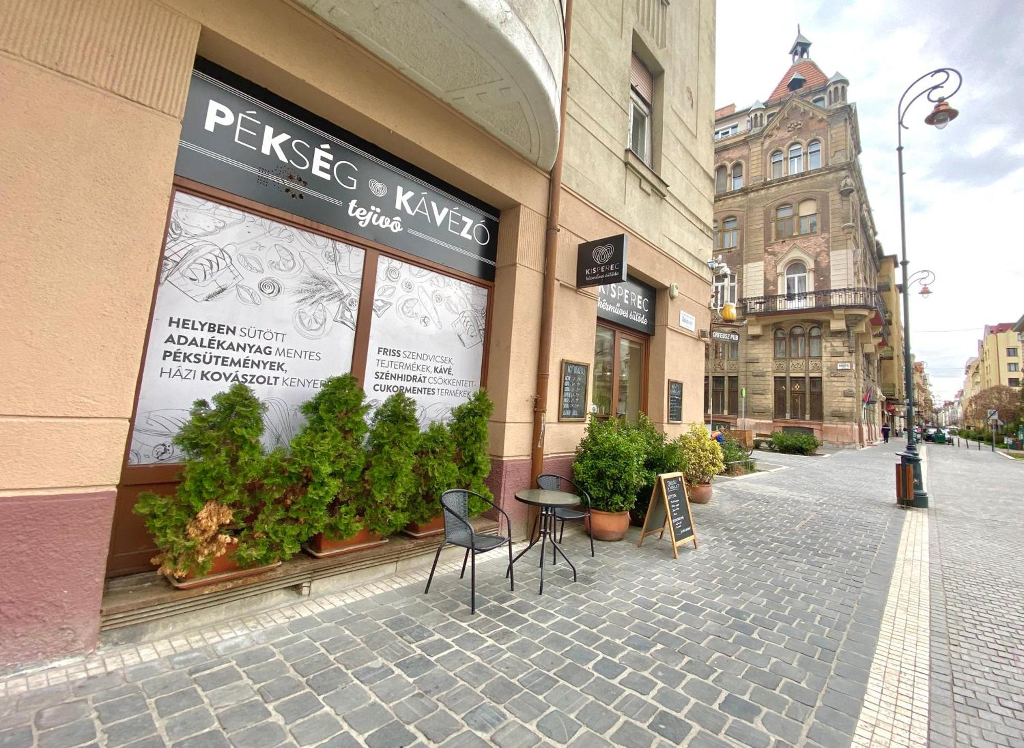 Free Parking + 4bdr + 3baths! + 5* Location *