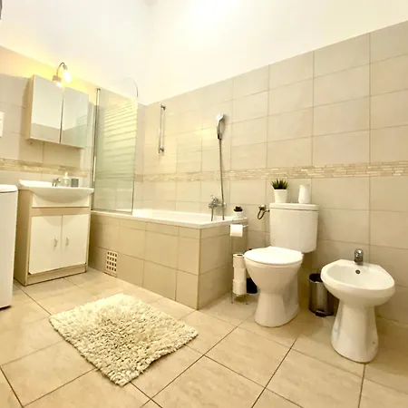 Free Parking + 4Bdr + 3Baths! + 5* Location Apartment Budapest Exterior photo