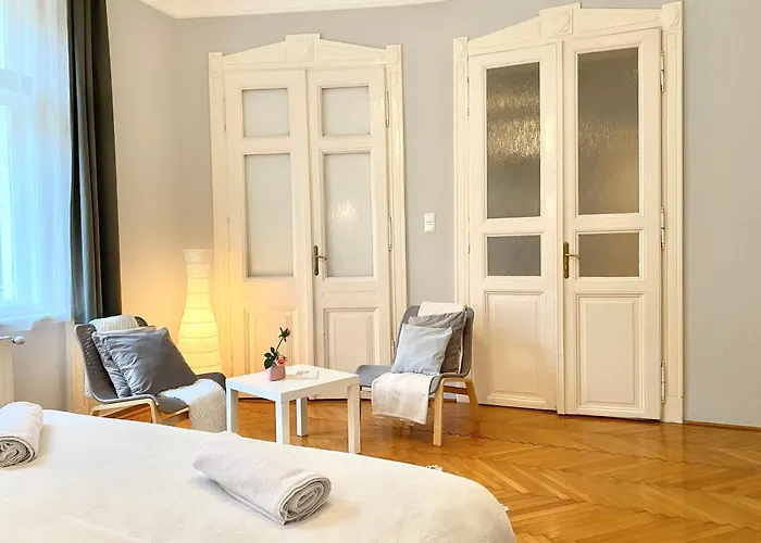 Free Parking + 4Bdr + 3Baths! + 5* Location