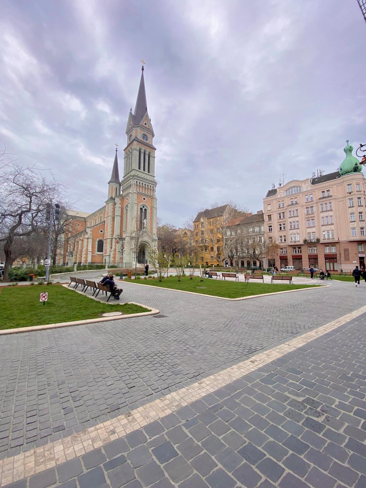 Free Parking + 4bdr + 3baths! + 5* Location Апартаменты